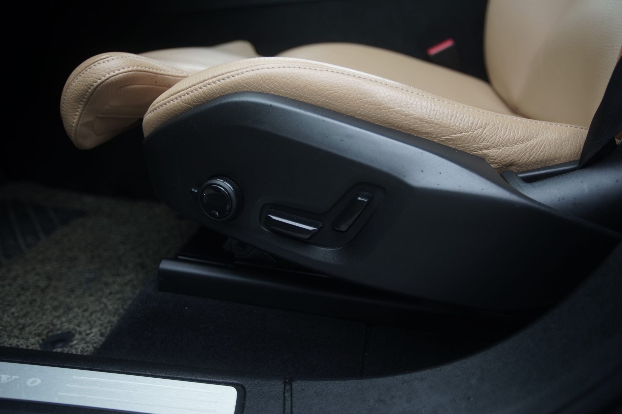 VOLVO XC60 2019 • D5 • AWD • Automat